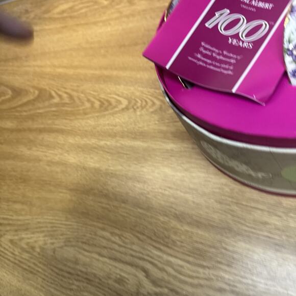 Royal Albert 100 Years 1940 3-Piece Set (Teacup, Saucer & Plate 8") - Picture 7 of 10